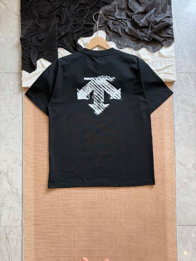 迪桑特DESCENTE ESSENTIAL 系列 TOUGH透气印花图案短袖T恤 男女同