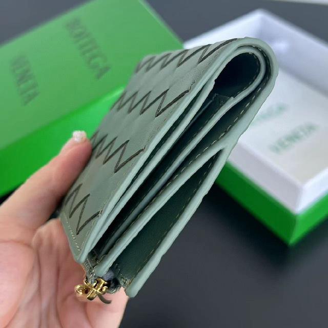充满了浪漫的气息🎈 融合了经典的设计和实用的功能
