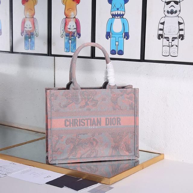 多数人消费奢侈品牌首先想到的是买实用型的经典款