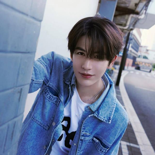 張凌赫同款！ 韓國🇰🇷 Lee 大Logo短袖T#05/04中午12點 有單就下