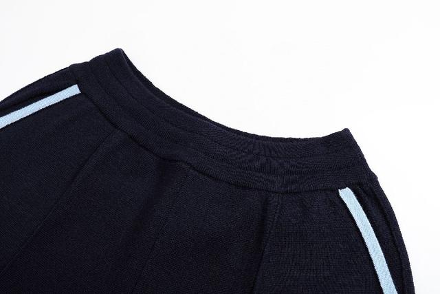 我们在原版毛纱品质的基础上调整了整体的手感和亲肤感