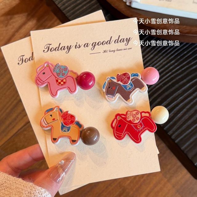 新年少女馬上有錢小馬瀏海夾(預購)