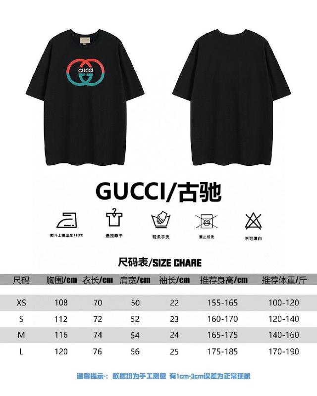 线条流畅而细腻，下摆位置均由人工定位手缝而成，可以确保位置