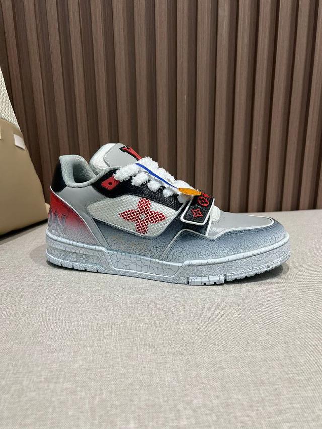 原版购入开发 路易威登 x Tyler 合作系列推出 LV Trainer 运动鞋