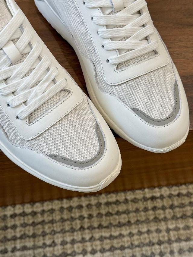 糅合80年代元素，尽显复古风格，舒适起步，同频携行