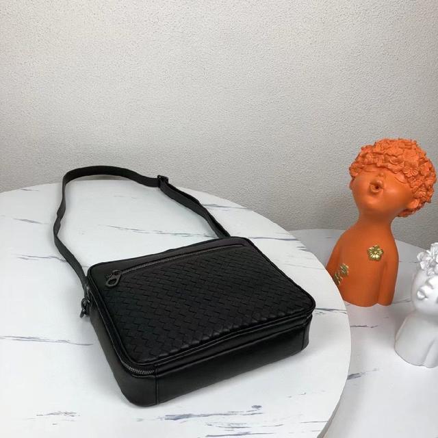 原单实拍👌🏿男款斜挎\单肩包💼采用进口打腊牛皮纯