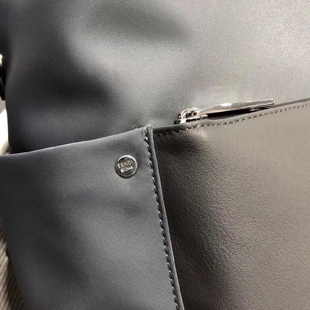 FENDI(芬迪7362灰色）这款双肩包我们家的包型做的超级好，