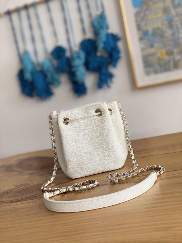 CHANEL：：．型号：92993尺寸：33CM：