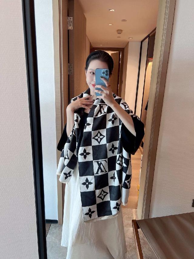 LV【V字老花】双面同色印花羊绒长巾‼️抢‼️VIP推荐