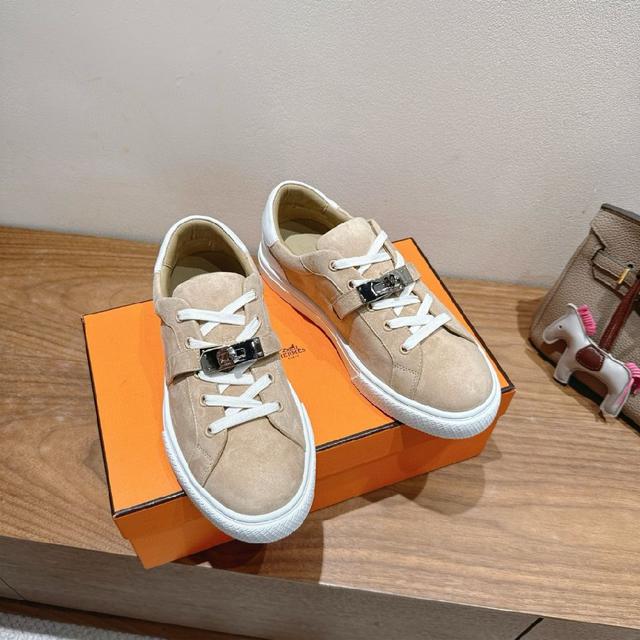 版型超正，有一定厚度增高显腿长！透体透气 舒适的小牛皮