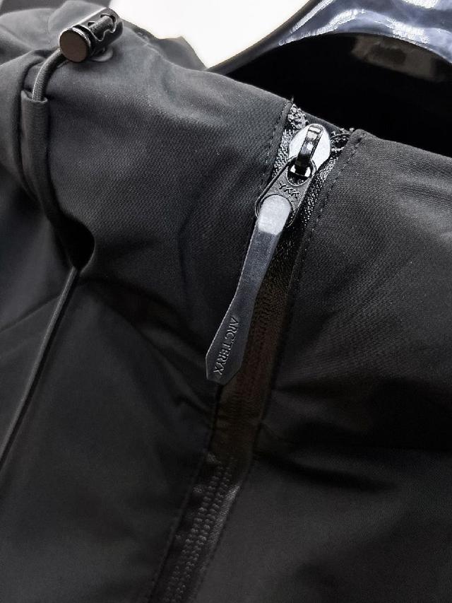 2025秋冬新款羽绒服。这款号称羽绒服届最贵的，全部90绒的