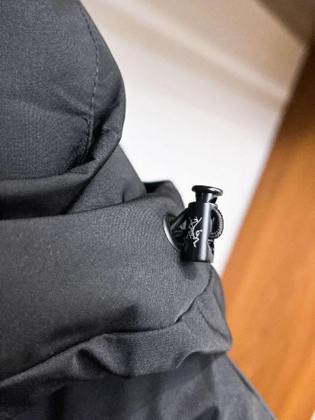 官网款2025秋冬新款羽绒服。这款号称羽绒服届最高端的