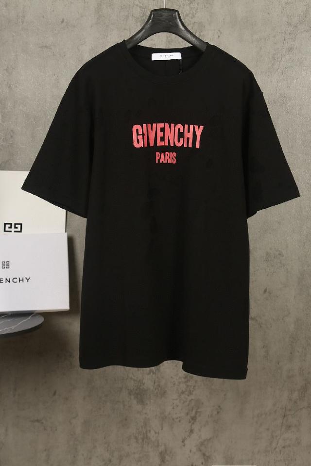 PUMA OVERSIZED T-SHIRT IN BLACK FADED 联名合作系列徽章