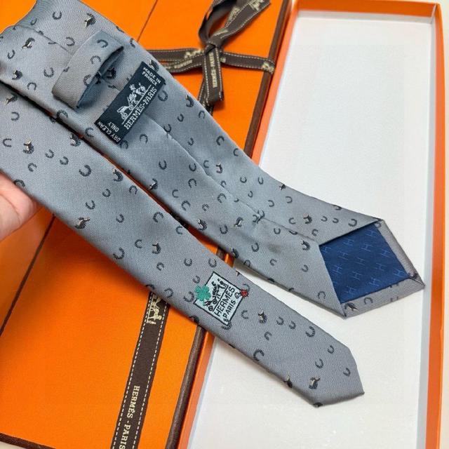 让男士可以充分展示自己个性。两款颜色百搭不挑衣。送男友送家人送老公都很适合