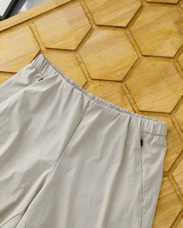 即使在粘腻的夏日，也能保持清凉和舒爽、带来舒适的穿着体验