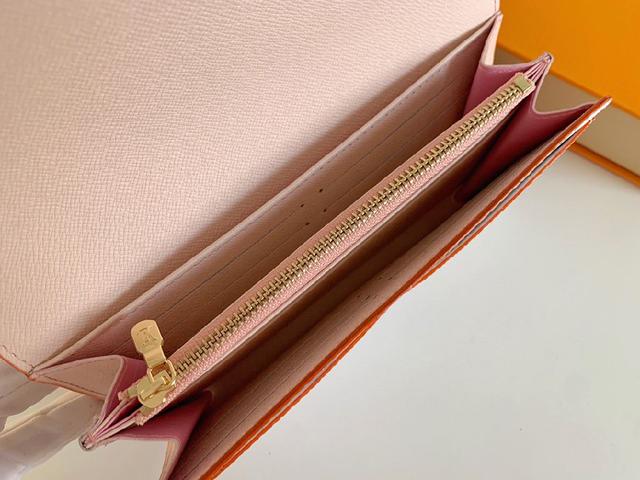 M60531 内面配色 这款信封式钱夹
