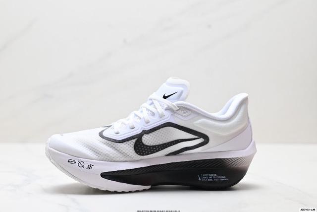 轻量飞织低帮休闲运动慢跑鞋  此鞋专为长跑运动员而生