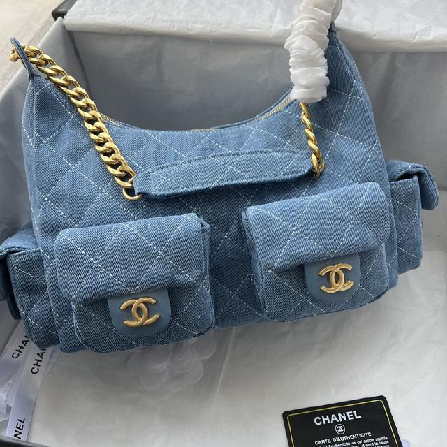 这只包实物真的是出乎意料的轻巧和好看，+了四个插袋让整个包身都充满能量