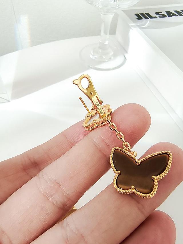 黑白双面单花手链，简约自由百搭。链长15～17cm。