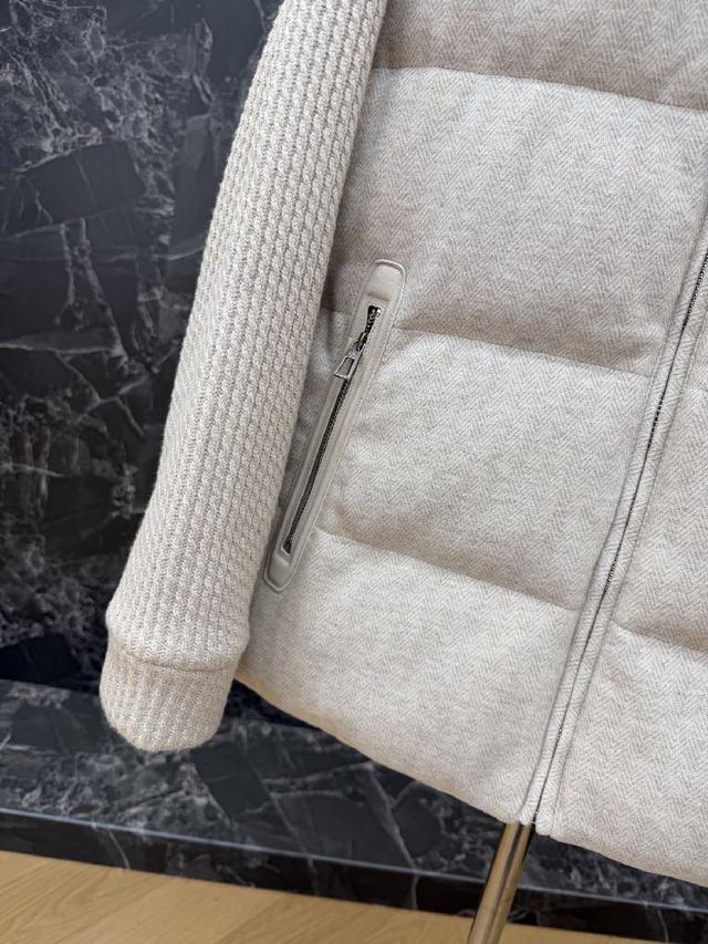 顶尖一线成衣，整件衣服采  用手重工艺设计