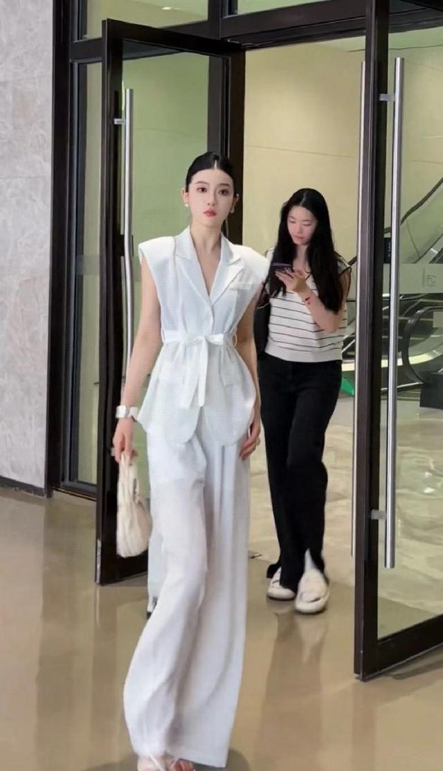 ✨✨新款套装  M L XL 猫眼钻石麻  琥珀淡黄 米白色 黑色