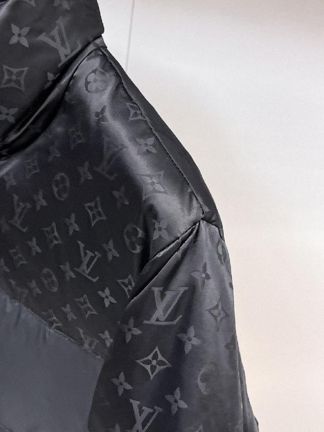 官网款2025秋冬新款羽绒服。这款号称羽绒服届最高端的