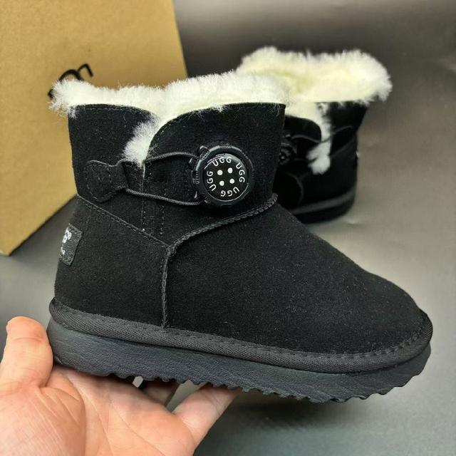 男女童鞋，赤足3代 一脚蹬易穿脱儿童运动鞋，采用便于穿脱的设计