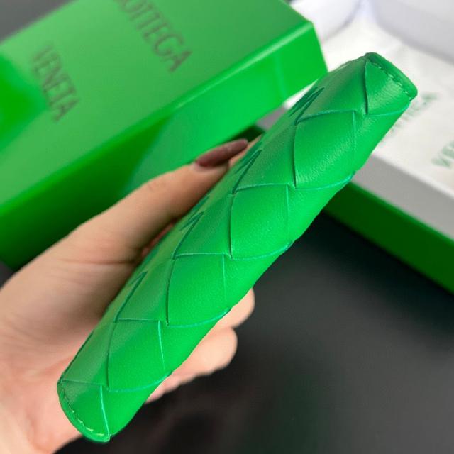 男女通用小巧精致的钱包☄️ 优雅时尚的造型 ，融合了