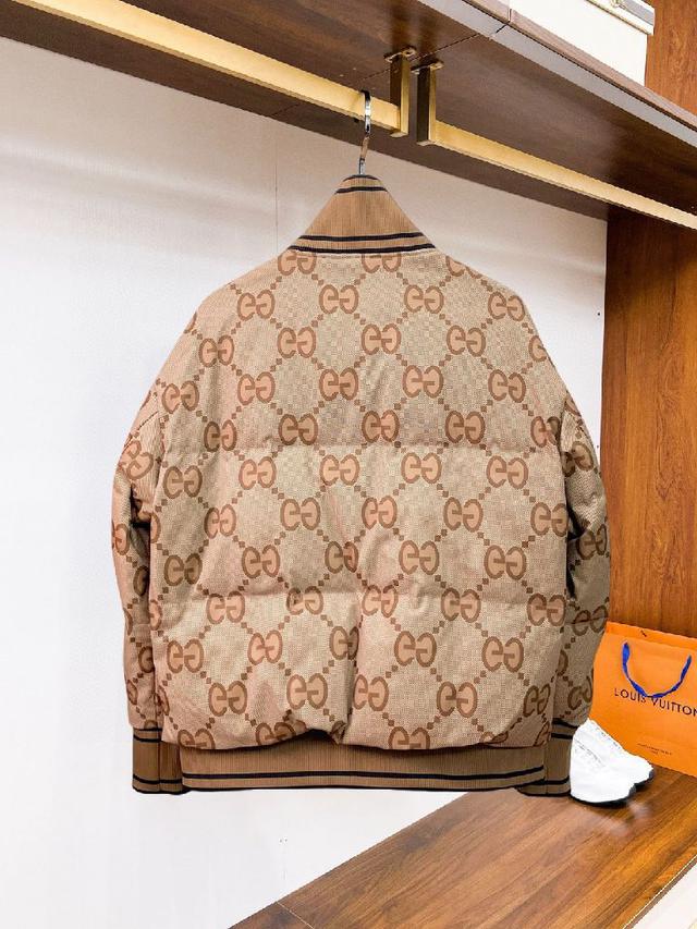 新款羽绒服。这款号称羽绒服届最贵的，全部90绒的