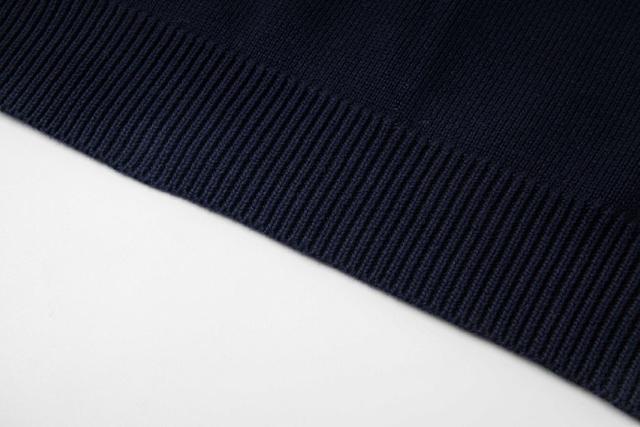 面料采用重磅480克双纱面料  整衣洗水 前后后幅十字贴皮