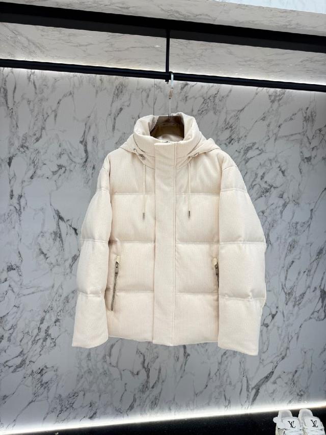 服2025最新款时尚设计师款羽绒外套.处处细节显工艺足够