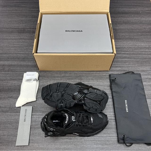 巴黎世家-Runner、是通过溢胶、做旧、缝线等细节