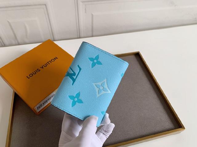 VICTORINE 钱夹本款 Victorine 钱夹以 Monogram Empreinte