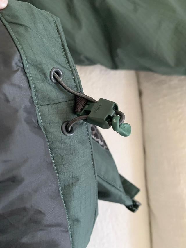 羽绒服采用FILTER-TEC科技面料，防护面料➕防水压胶工艺，