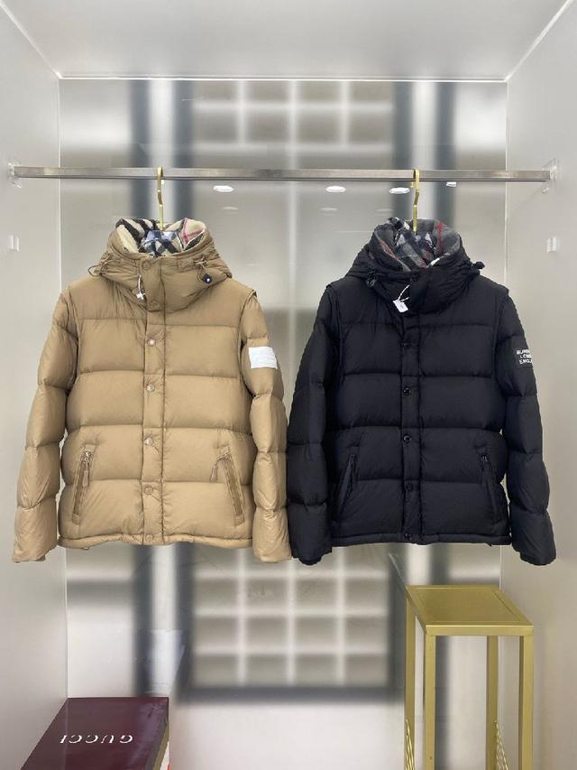 装饰vinatage复古格纹内衬的高领与连帽 可拆式衣袖 缔造背心造型
