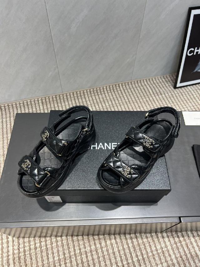 CHANE*L小香2025vs松糕厚底爆款凉鞋系列……