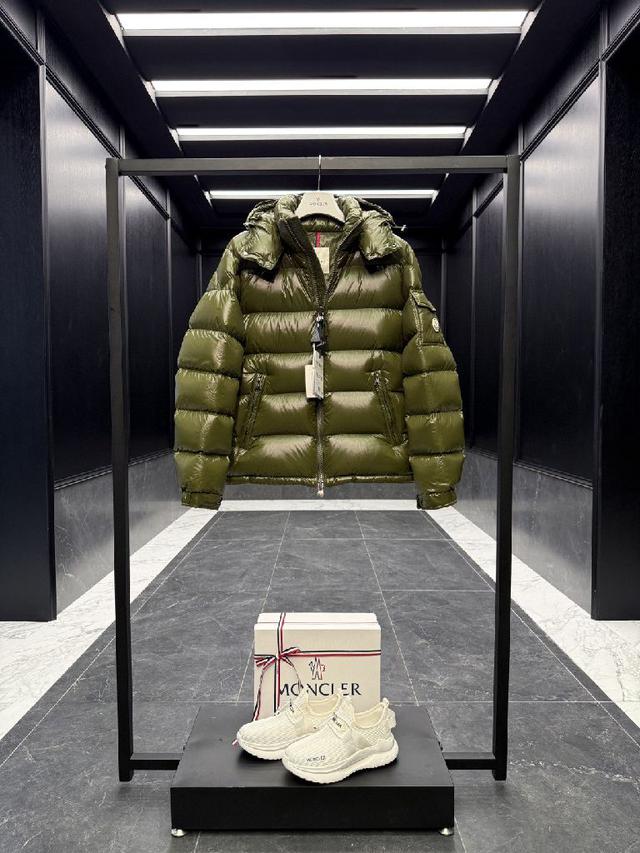Moncler Maya经典短款羽绒服夹克外套.