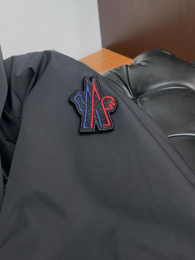 2025秋冬新款羽绒服。这款号称羽绒服届最贵的，全部90绒的
