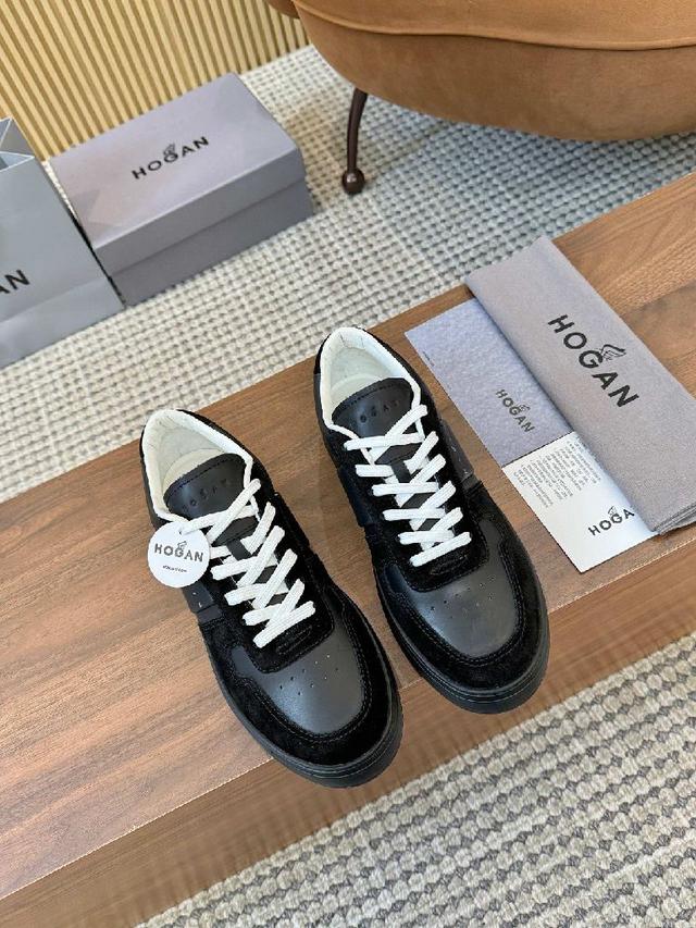 舒适起步，同频携行，延展街头时尚新意，表达跃动个性态度。