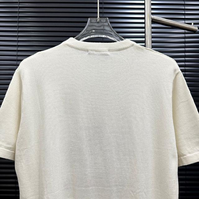 面料：羊毛混纺 辅料：全套定制原版辅料