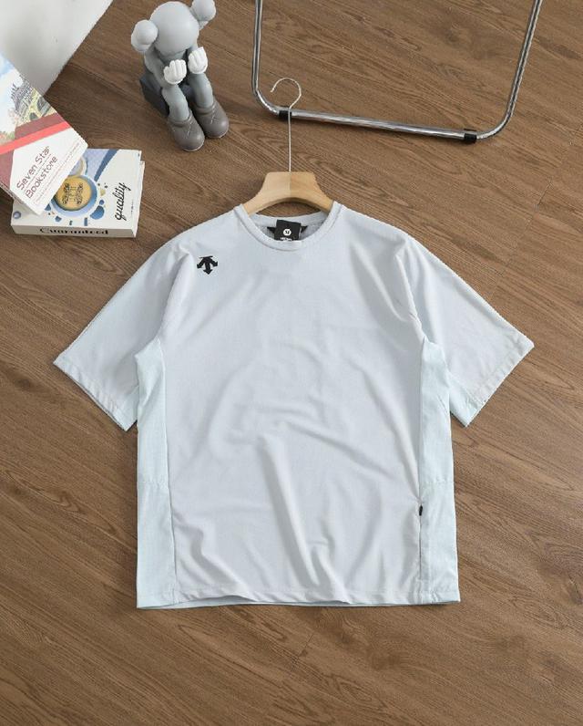迪桑特Descente 透气速干硅胶polo短袖！
