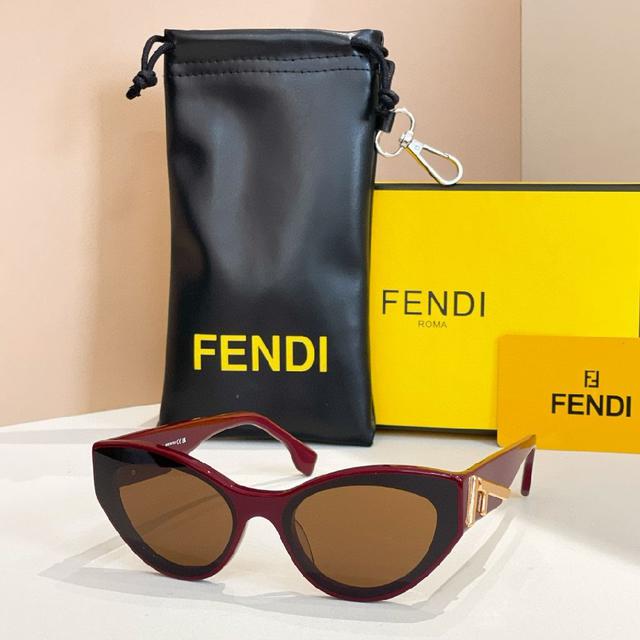 FEND*太阳眼镜✨✨✨ MODEL:FE40194I✨✨✨