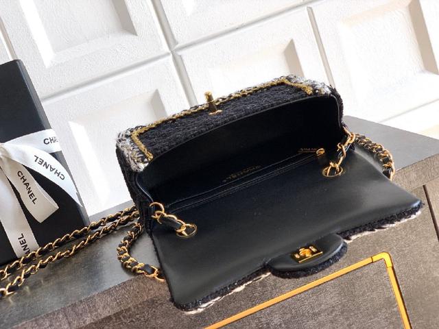 小羊皮配浅金金属 链条⛓️双c调节设计 这一季的亮点 精致又时尚