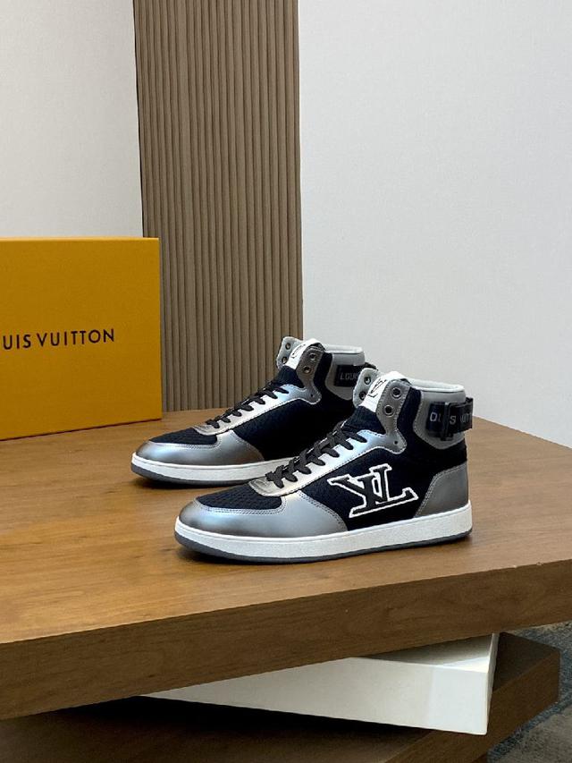 运动板鞋专柜同步，鞋面意大利进口，高品质拼接缤纷