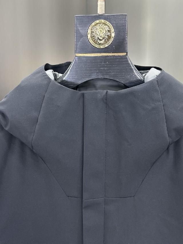 最新款时尚设计师款羽绒外套 杰尼亚连帽羽绒服