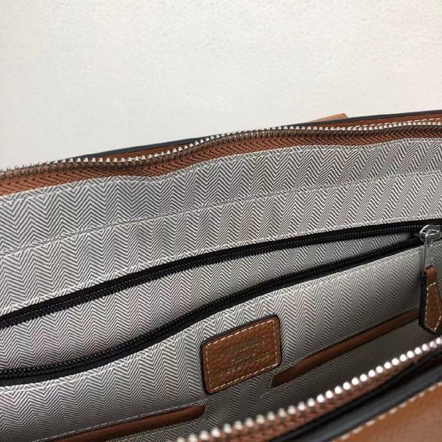 最新款男士公文包😄采用进口原版小牛皮 皮质柔软 手感超赞