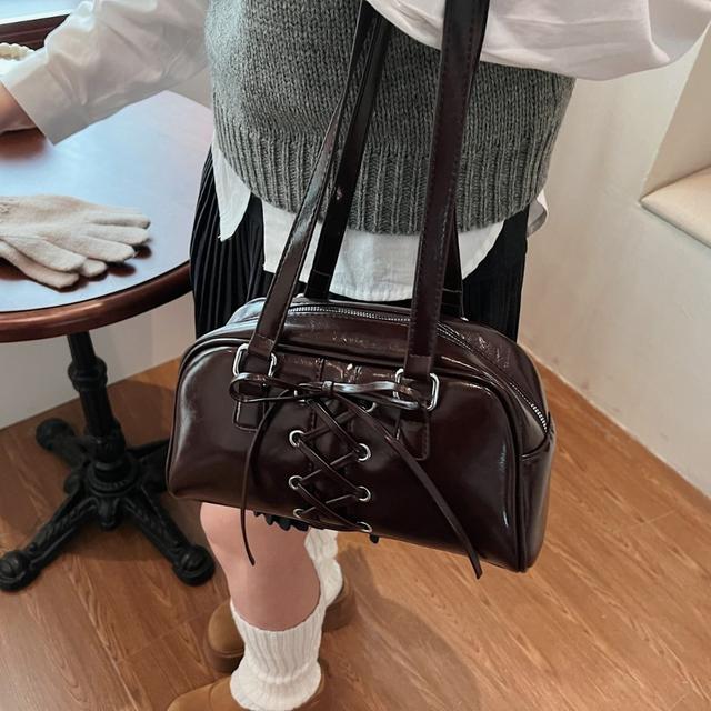 新款設計感鉚釘蝴蝶結復古單肩包(預購)