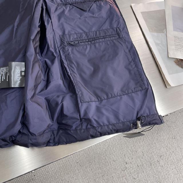 2025秋冬新款羽绒服。这款号称羽绒服届最贵的，全部90绒
