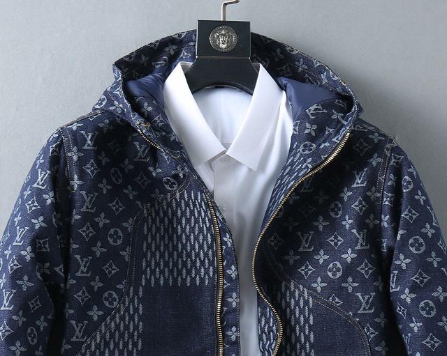 2025秋冬新款羽绒服。这款号称羽绒服届最贵的，全部90绒的。