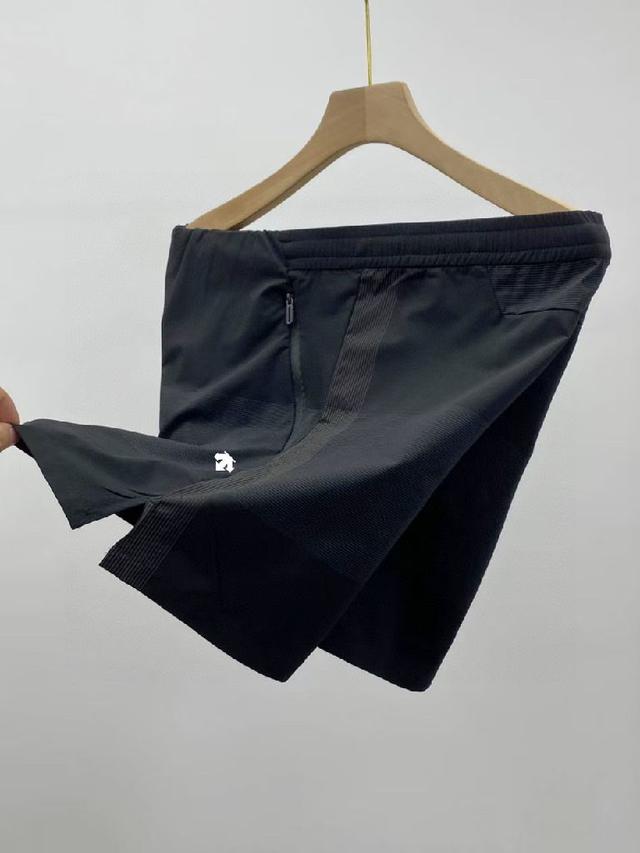 DESCENTE /迪桑特男士运动梭织短